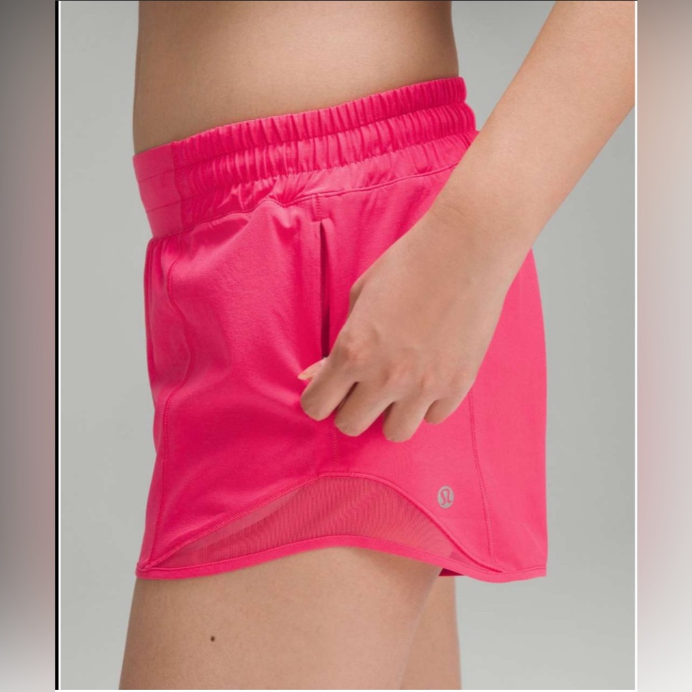 NWOT Lululemon Hotty Hot Low-Rise Lined Short 4” Lip Gloss